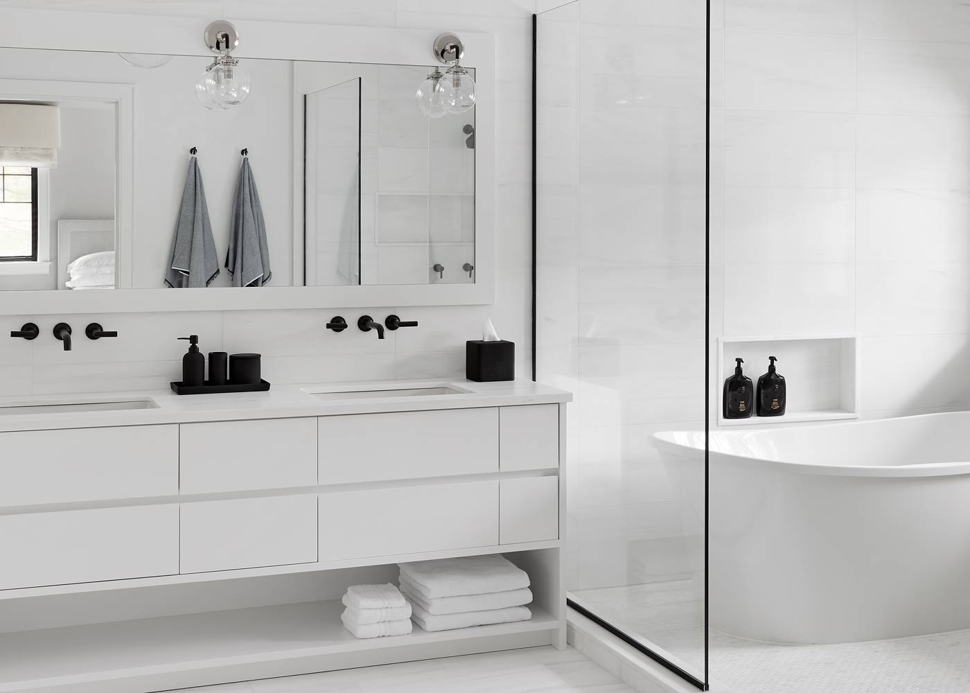 White bathroom interior design in Sands Point by Annette Jaffe Interiors